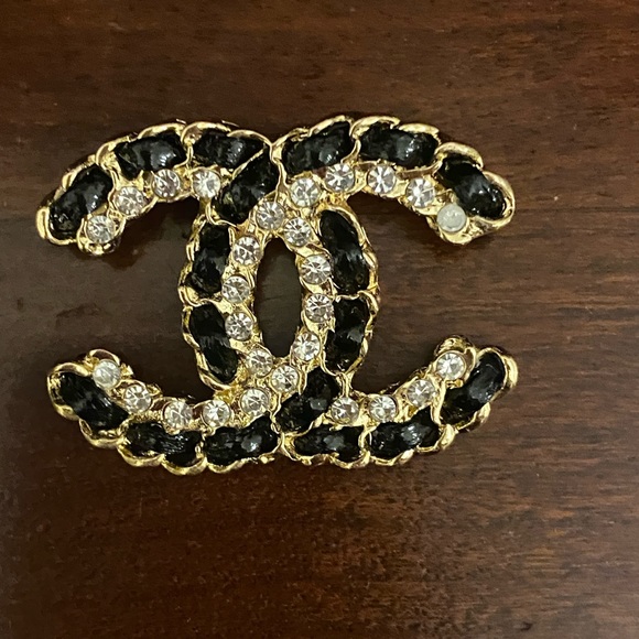 Classic Double CC Black Brooch - Picture 12 of 16